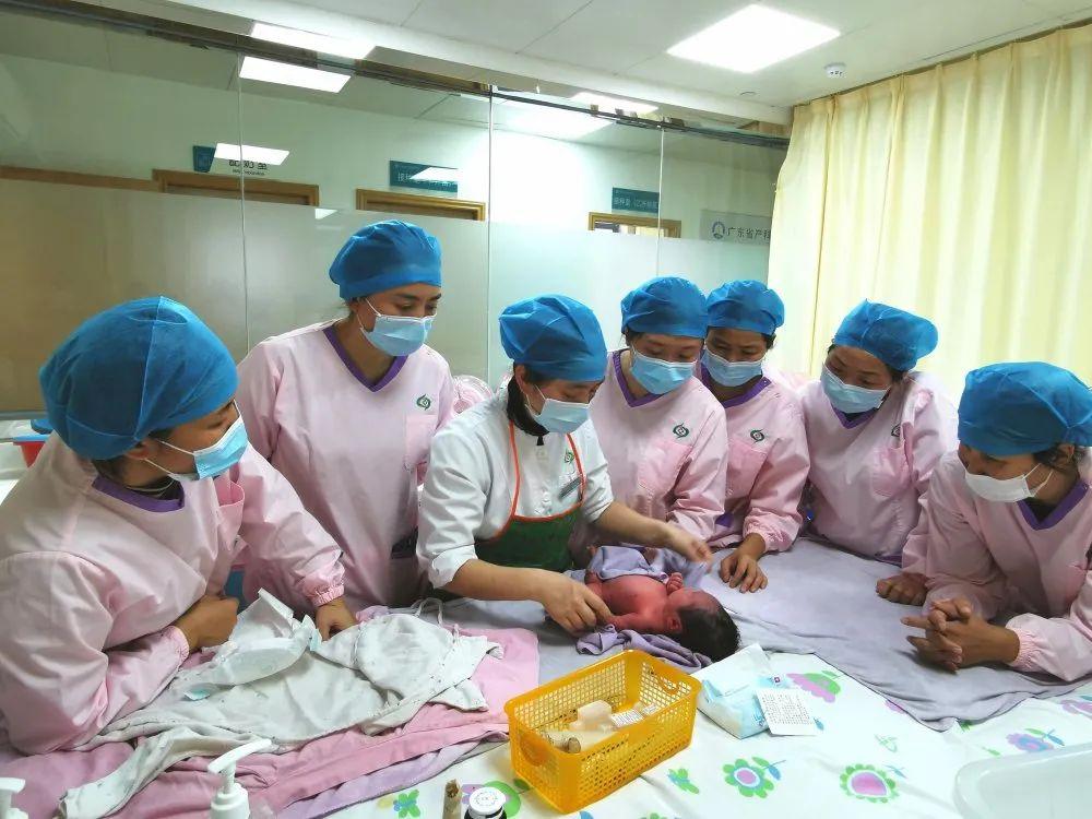白朗县妇婴监护型护送